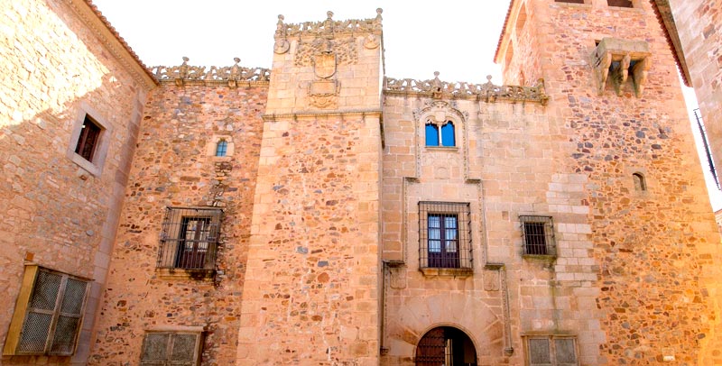 Palacio de los Golfines de Abajo