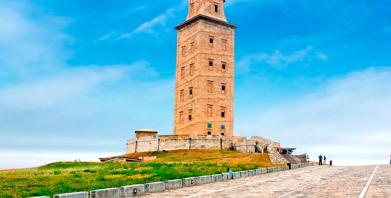 Torre de Hércules y Parque Escultórico