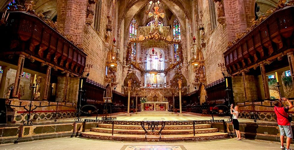 panorámica del interior de la catedral de mallorca