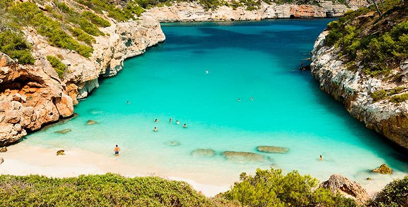 Panorámica de las playas y calas de agua cristalina de mallorca
