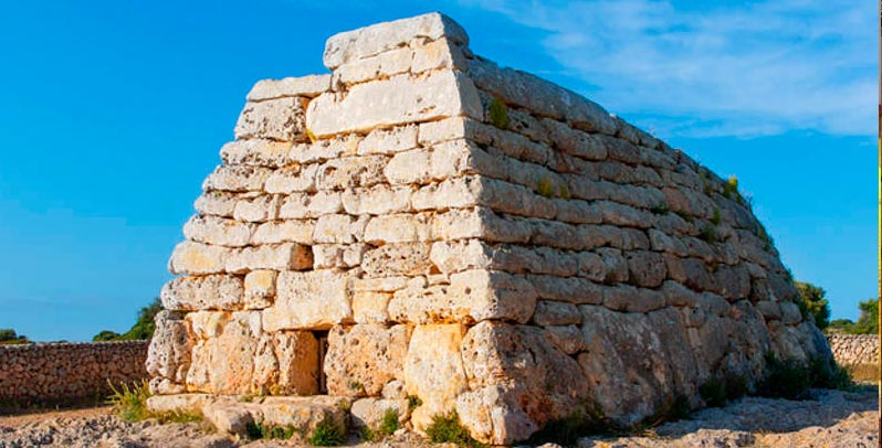 La Naveta des Tudons (yacimiento y museo al aire libre)