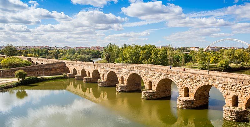 panorámica del puente romano sobre el guadiana